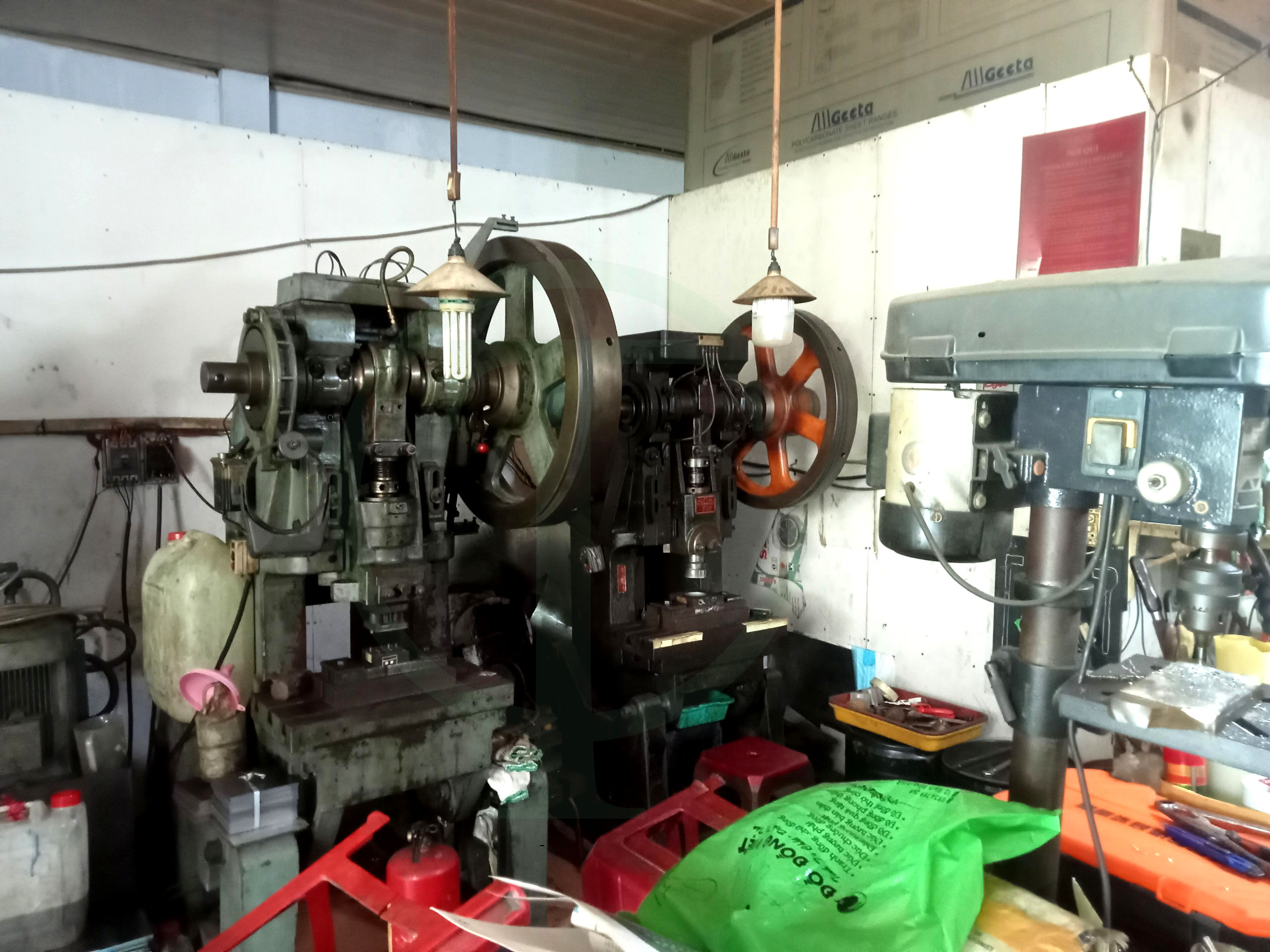 Máy cắt thuỷ lực 150 tấn
